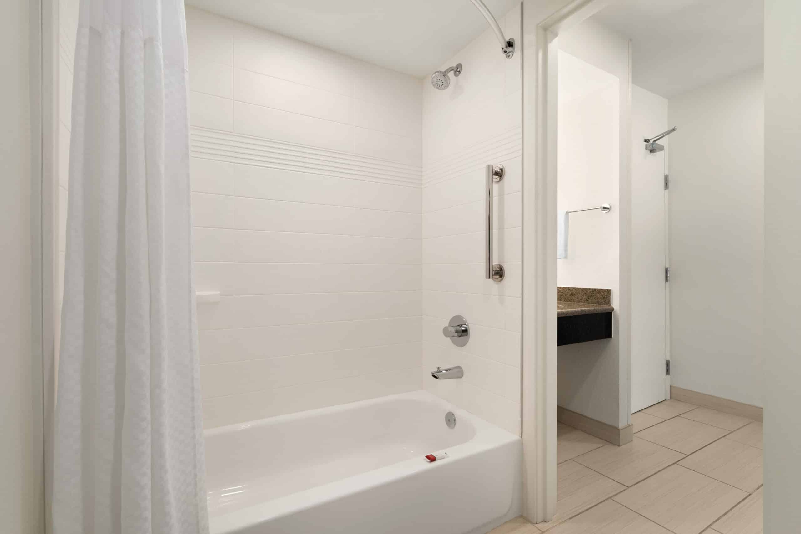 The Kendrick Hotel - Guestroom Bathroom